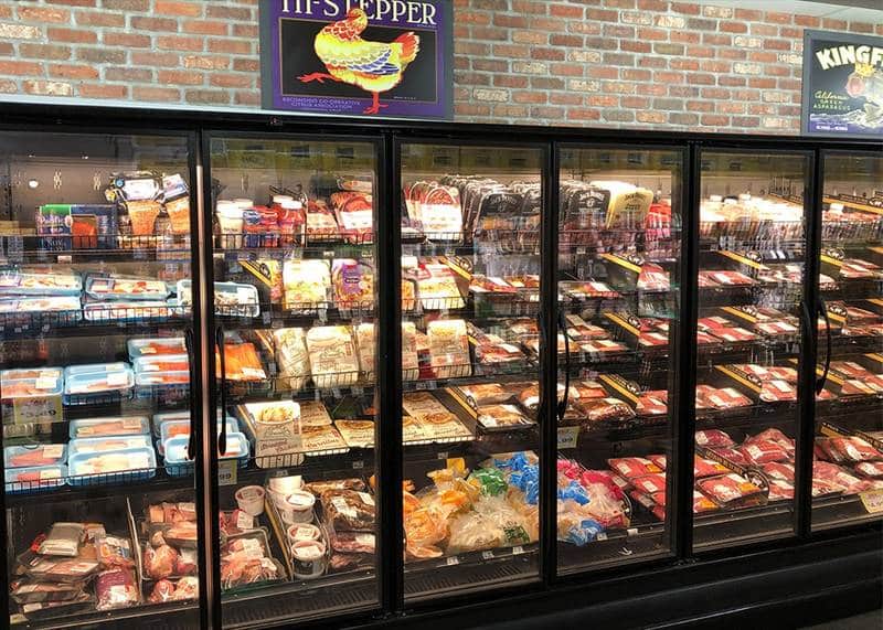 ONRM-display-case-photo-fresh-meat-chicken-protein-line-up-wire-product-stop-1581.jpg