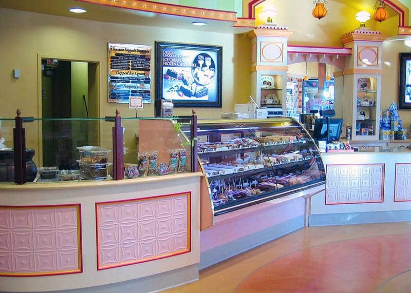 SMD-R-Candy-display-case-photo-bakery-candy-0002.jpg