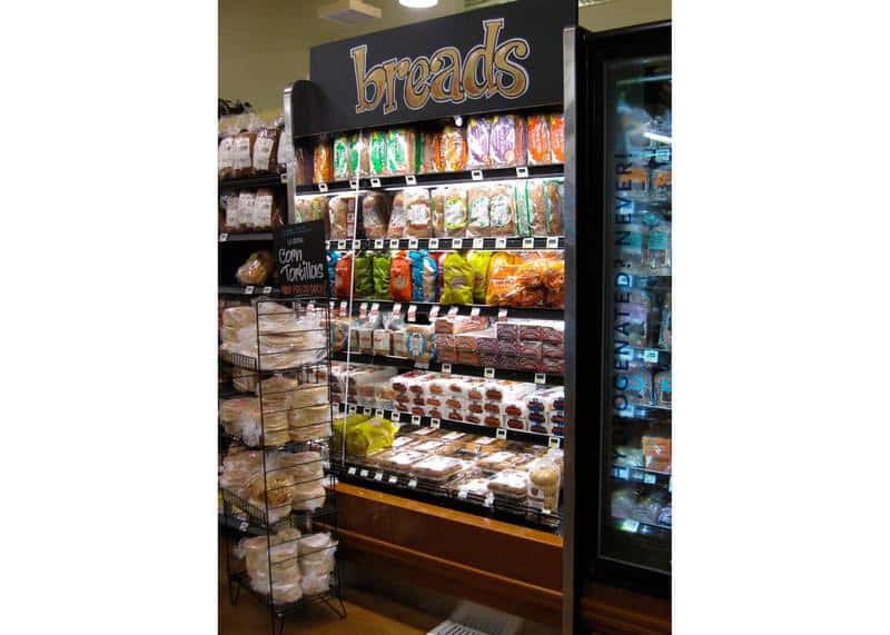 O5DMH-display-case-photo-bread-endcap-FL_Deli-3405.jpg