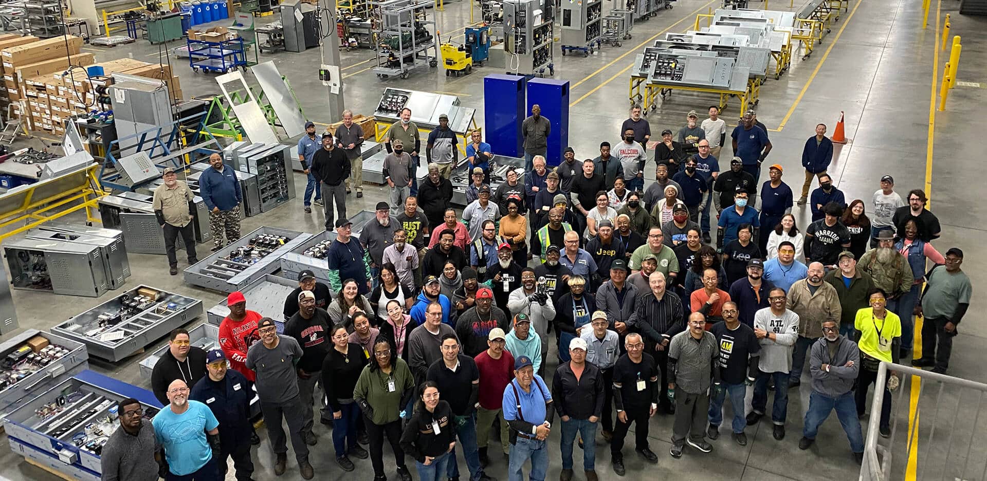 img_worker-group Group of workers in a Hillphoenix factory